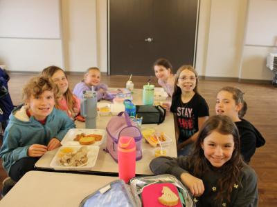 kids at lunch